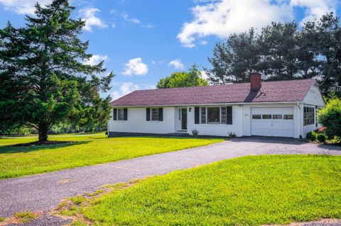 Tiny photo for 5634 Thomas Jefferson Road, Forest, VA 24551 (MLS # 363119)