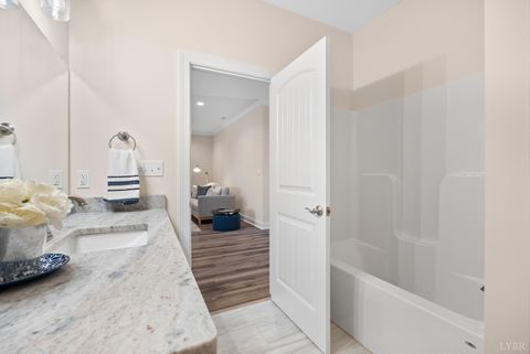 Tiny photo for 182 Villa Oak Circle, Bedford, VA 24523 (MLS # 362883)