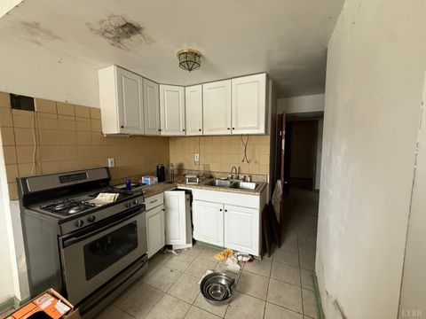 Tiny photo for 1421 Main St. St, Lynchburg, VA 24504 (MLS # 365226)