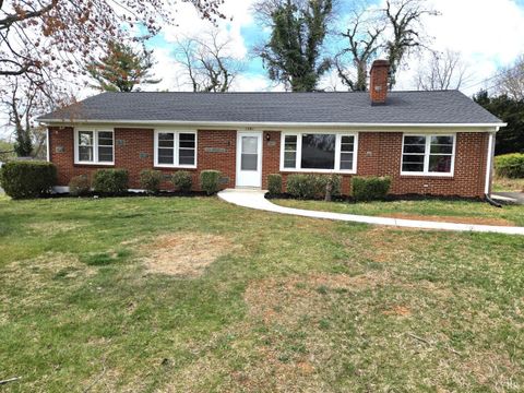 Photo of 1501 Lynndale Place Pl, Lynchburg, VA 24501 (MLS # 362462) Photo of 1501 Lynndale Place Pl, Lynchburg, VA 24501 (MLS # 362462)