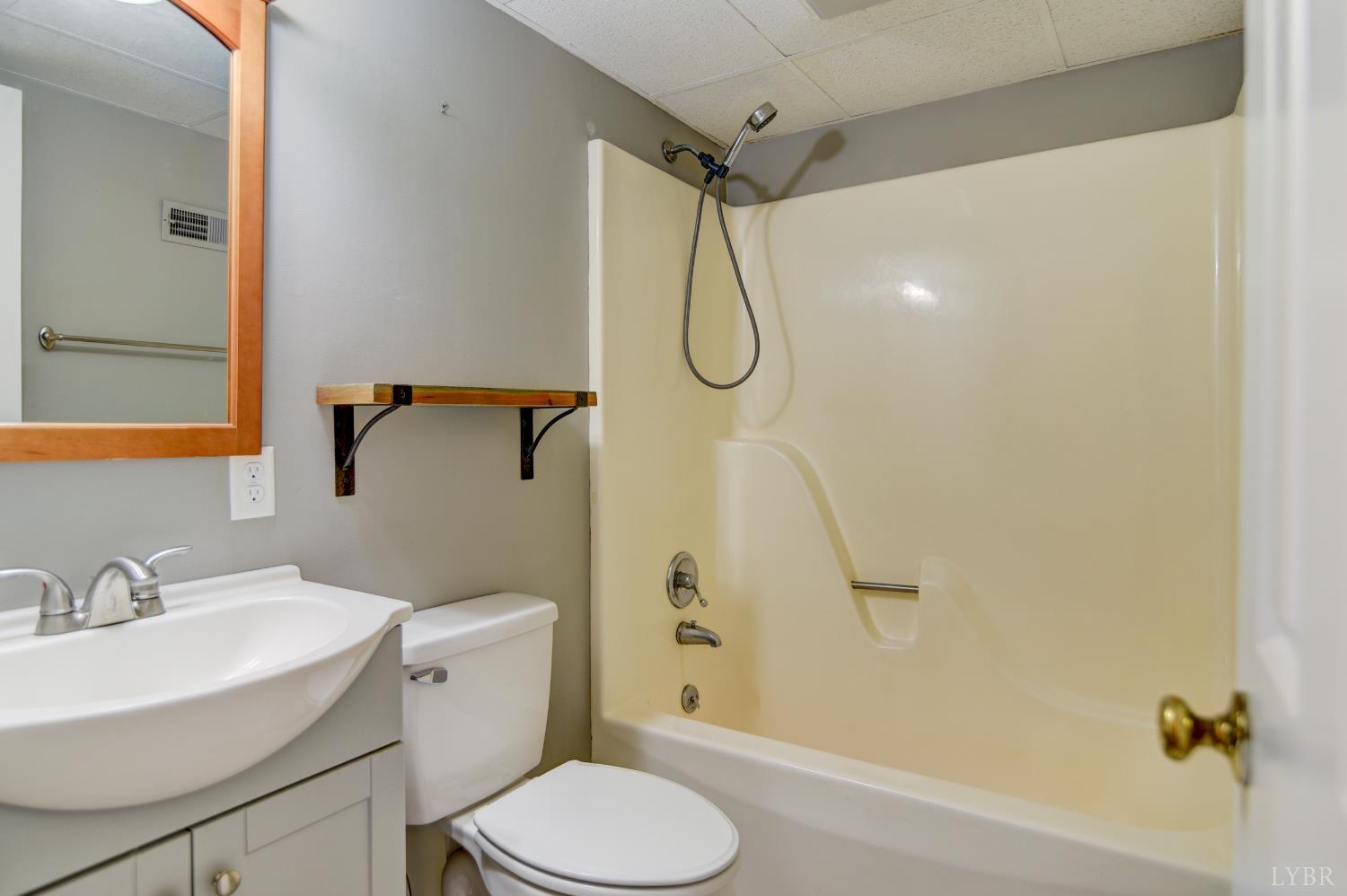 114 Grimes Drive, Madison Heights, Virginia image 32