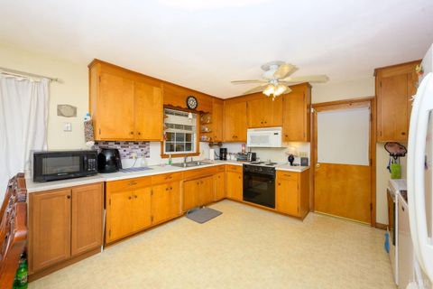 Tiny photo for 119 W Spencer Road, Hurt, VA 24563 (MLS # 364943)