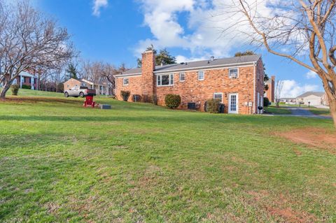 Tiny photo for 101 Watkins Place Pl, Lynchburg, VA 24502 (MLS # 365161)