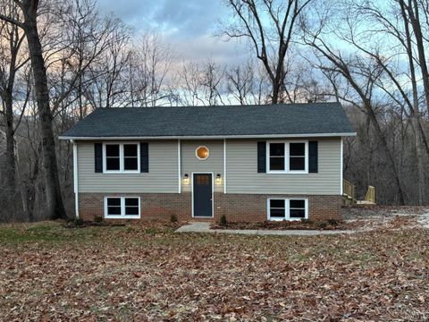 Tiny photo for 272 Ridgeview Lane, Madison Heights, VA 24572 (MLS # 363406)