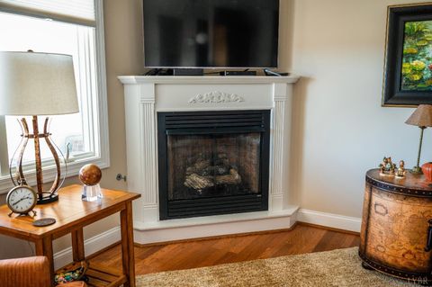 Tiny photo for 1028 Siesta Key Ct, Moneta, VA 24121 (MLS # 365354)