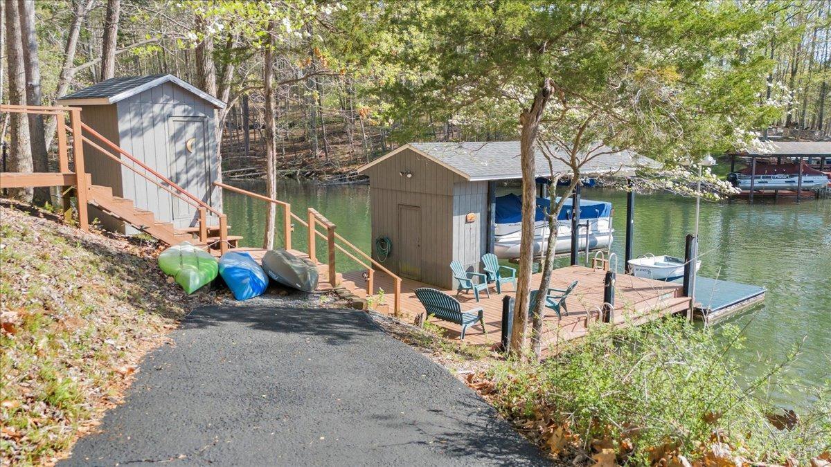 806 Cedar Key Lane, Huddleston, Virginia image 5