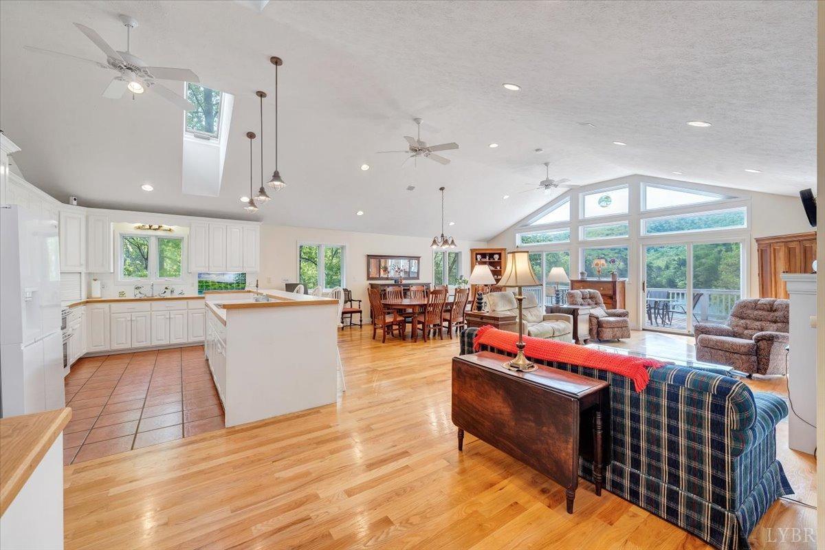 806 Cedar Key Lane, Huddleston, Virginia image 12