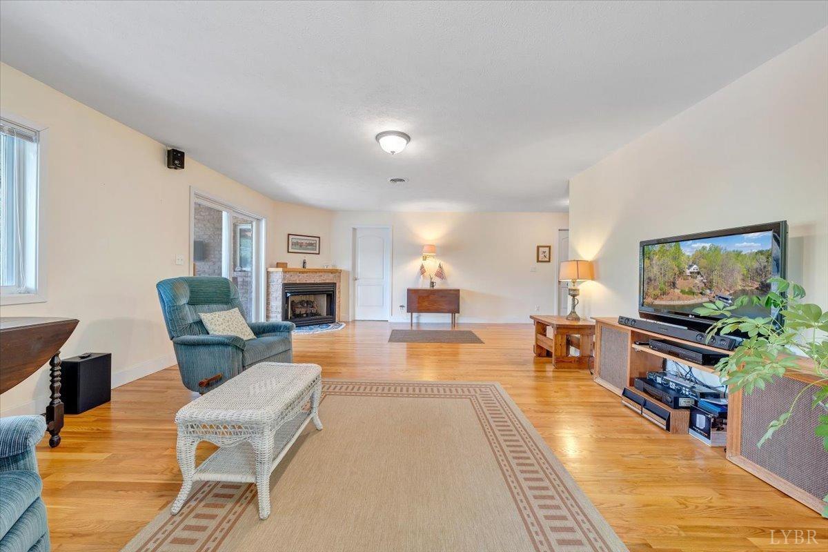 806 Cedar Key Lane, Huddleston, Virginia image 33