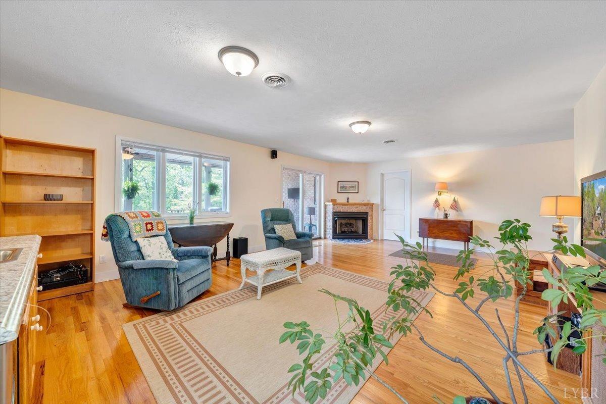 806 Cedar Key Lane, Huddleston, Virginia image 32