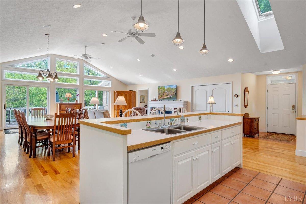 806 Cedar Key Lane, Huddleston, Virginia image 15