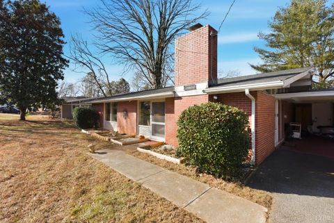 Tiny photo for 539 Elmwood Avenue, Lynchburg, VA 24503 (MLS # 364070)