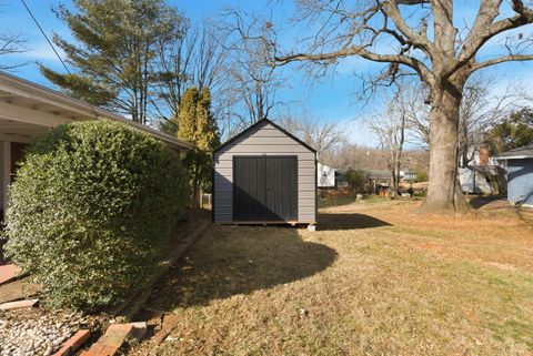Tiny photo for 539 Elmwood Avenue, Lynchburg, VA 24503 (MLS # 364070)