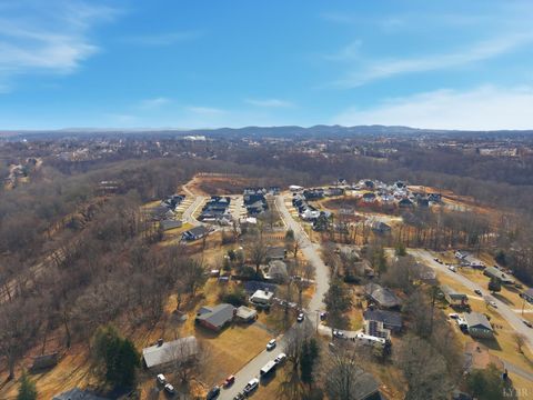 Tiny photo for 539 Elmwood Avenue, Lynchburg, VA 24503 (MLS # 364070)