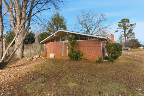 Tiny photo for 539 Elmwood Avenue, Lynchburg, VA 24503 (MLS # 364070)