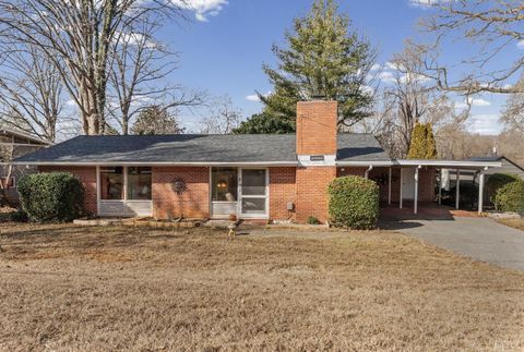 Photo of 539 Elmwood Avenue, Lynchburg, VA 24503 (MLS # 364070)