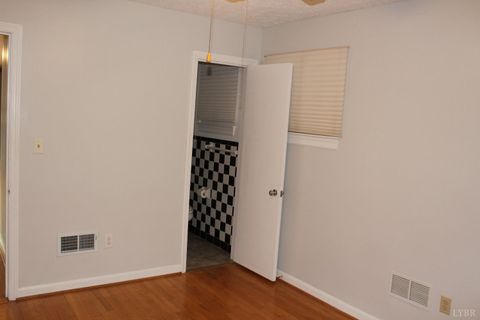 Tiny photo for 718 Sunset Drive, Bedford, VA 24523 (MLS # 364036)