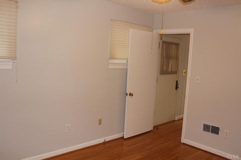 Tiny photo for 718 Sunset Drive, Bedford, VA 24523 (MLS # 364036)