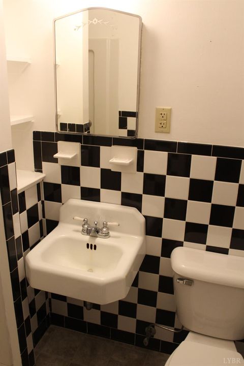 Tiny photo for 718 Sunset Drive, Bedford, VA 24523 (MLS # 364036)