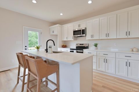 Tiny photo for 1833 Crockett Road, Forest, VA 24551 (MLS # 366400)