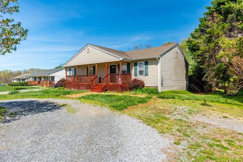 Tiny photo for 2305 Smith Mountain Lake Parkway, Huddleston, VA 24104 (MLS # 365870)