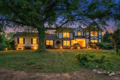 Homes For Sale - 802 SW Oakwood Drive<br/> Roanoke, VA 24015