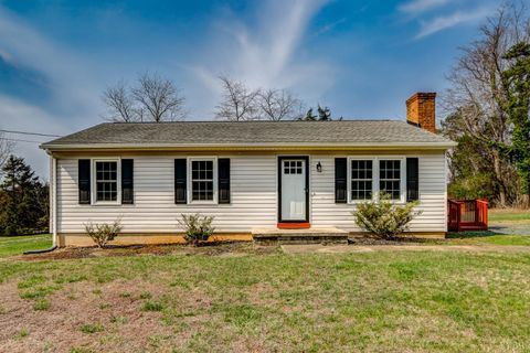 Photo of 498 Partridge Creek Road, Amherst, VA 24521 (MLS # 365027)