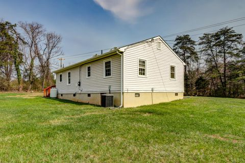 Tiny photo for 498 Partridge Creek Road, Amherst, VA 24521 (MLS # 365027)