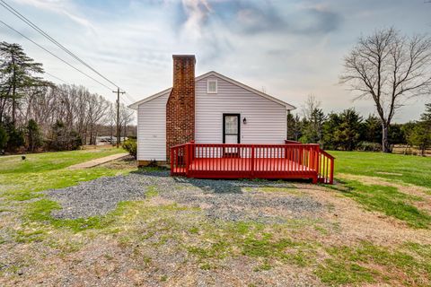 Tiny photo for 498 Partridge Creek Road, Amherst, VA 24521 (MLS # 365027)