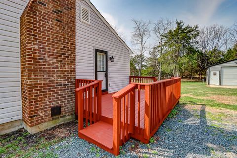 Tiny photo for 498 Partridge Creek Road, Amherst, VA 24521 (MLS # 365027)
