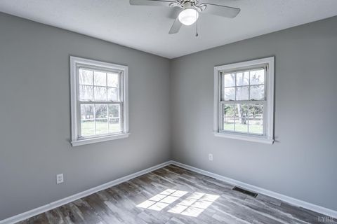 Tiny photo for 498 Partridge Creek Road, Amherst, VA 24521 (MLS # 365027)