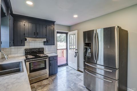 Tiny photo for 498 Partridge Creek Road, Amherst, VA 24521 (MLS # 365027)