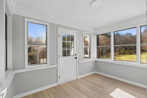 Tiny photo for 1612 S Amherst Highway, Amherst, VA 24521 (MLS # 362938)