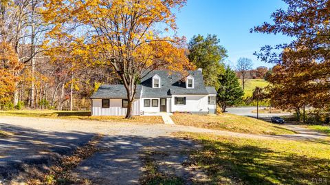 Tiny photo for 1612 S Amherst Highway, Amherst, VA 24521 (MLS # 362938)