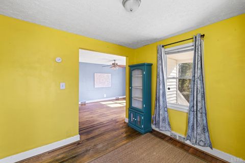 Tiny photo for 612 Sussex St St, Lynchburg, VA 24501 (MLS # 364955)