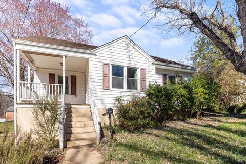 Photo of 612 Sussex St St, Lynchburg, VA 24501 (MLS # 364955)