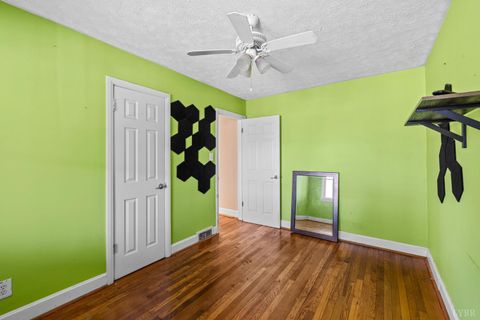 Tiny photo for 612 Sussex St St, Lynchburg, VA 24501 (MLS # 364955)