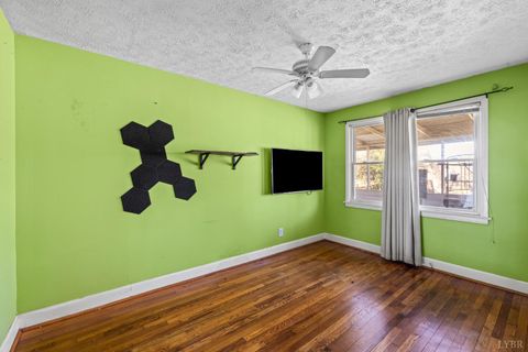 Tiny photo for 612 Sussex St St, Lynchburg, VA 24501 (MLS # 364955)