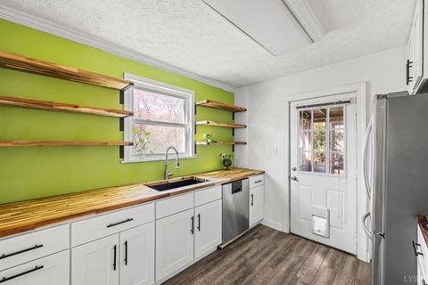 Tiny photo for 612 Sussex St St, Lynchburg, VA 24501 (MLS # 364955)