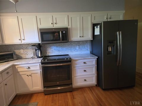 Tiny photo for 701 Fourth Avenue, Farmville, VA 23901 (MLS # 361736)