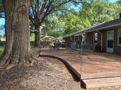 Tiny photo for 701 Fourth Avenue, Farmville, VA 23901 (MLS # 361736)