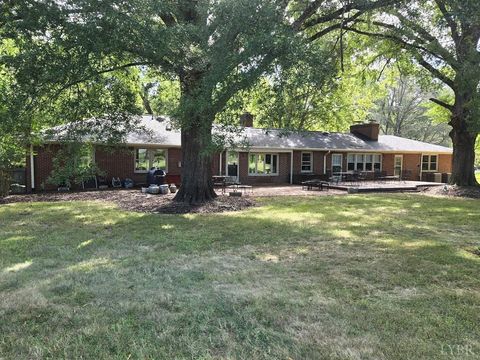 Tiny photo for 701 Fourth Avenue, Farmville, VA 23901 (MLS # 361736)
