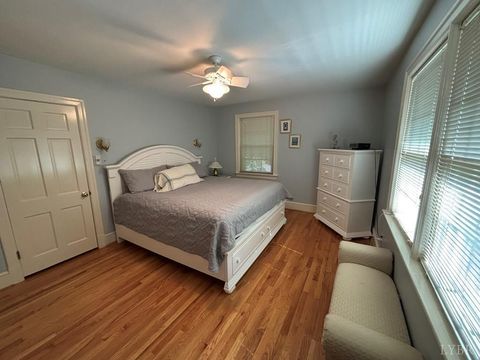 Tiny photo for 701 Fourth Avenue, Farmville, VA 23901 (MLS # 361736)