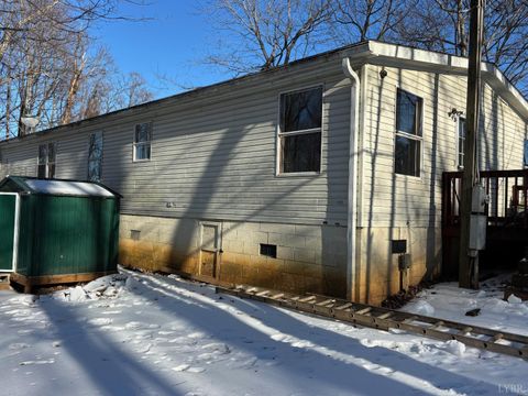 Tiny photo for 135 Neighbors Drive, Amherst, VA 24521 (MLS # 364390)