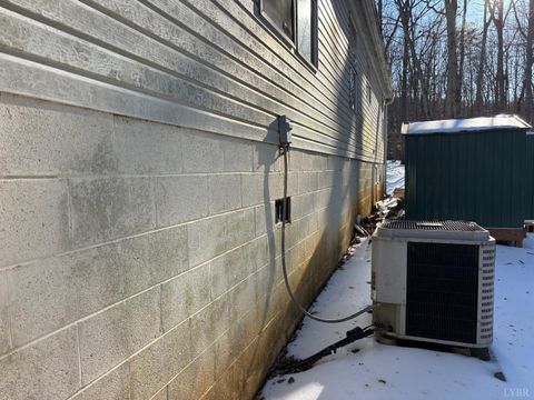 Tiny photo for 135 Neighbors Drive, Amherst, VA 24521 (MLS # 364390)