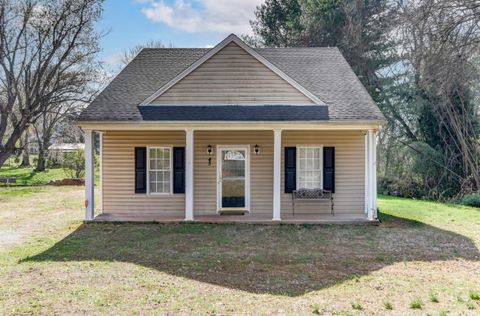 Photo of 45 Halsey Road, Lynchburg, VA 24501 (MLS # 365230)