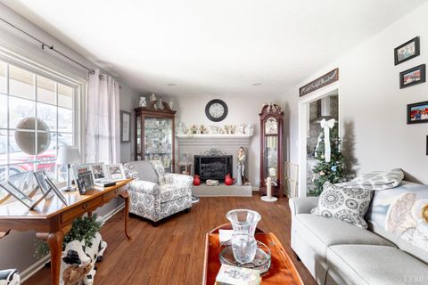 Tiny photo for 106 Watkins Pl Pl, Lynchburg, VA 24502 (MLS # 365111)