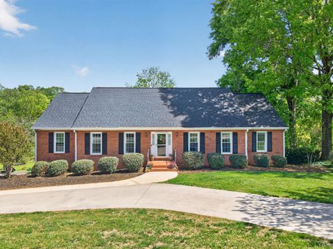 Photo of 316 Quail Ridge Drive, Forest, VA 24551 (MLS # 366014)