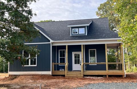 Photo of 194 Triple Oak Cir., Madison Heights, VA 24503 (MLS # 362489)
