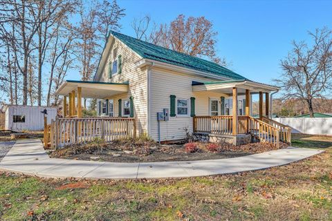 Photo of 1088 Piney Grove School Road, Moneta, VA 24121 (MLS # 363171)