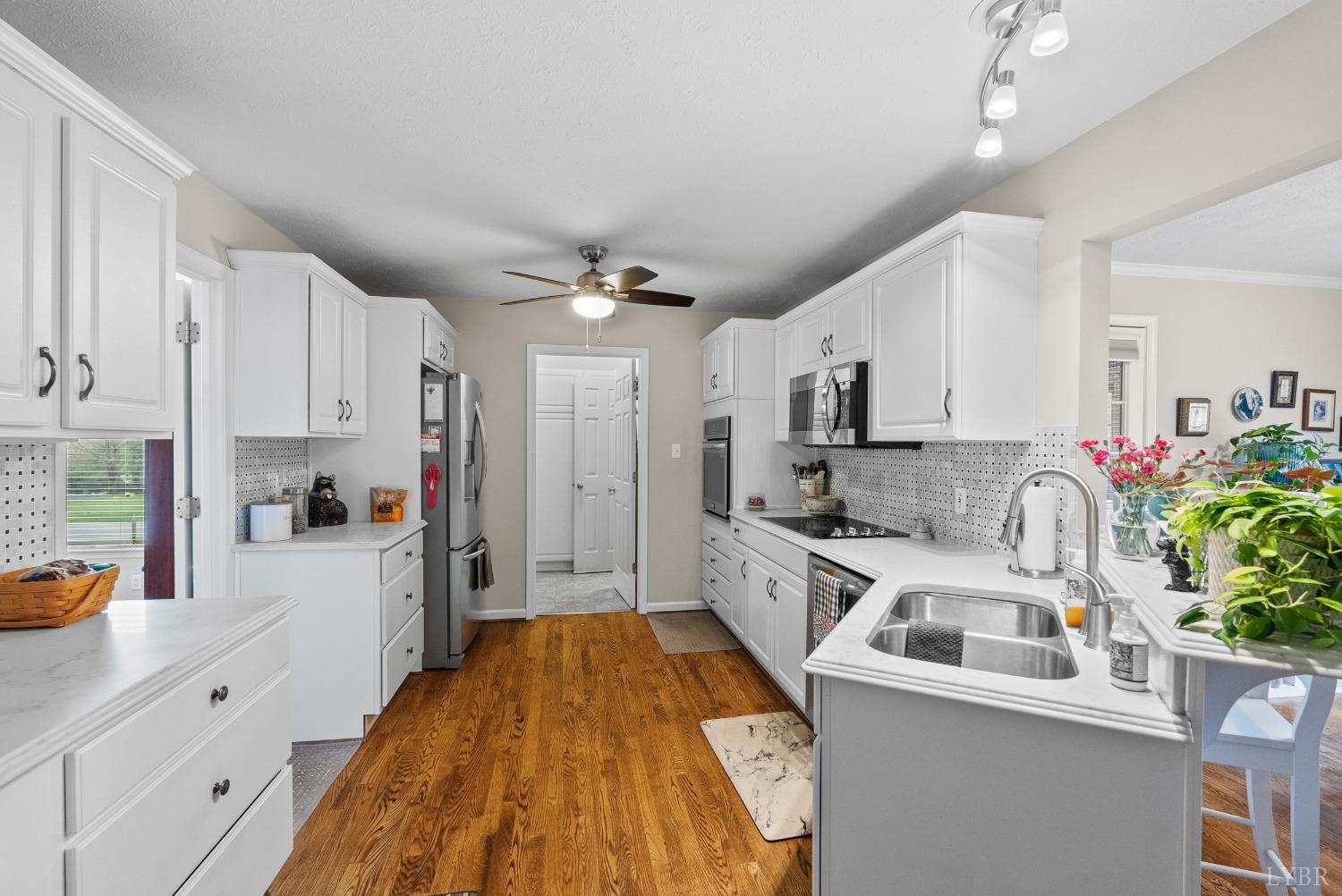 813 Lake Vista Drive, Forest, Virginia image 12